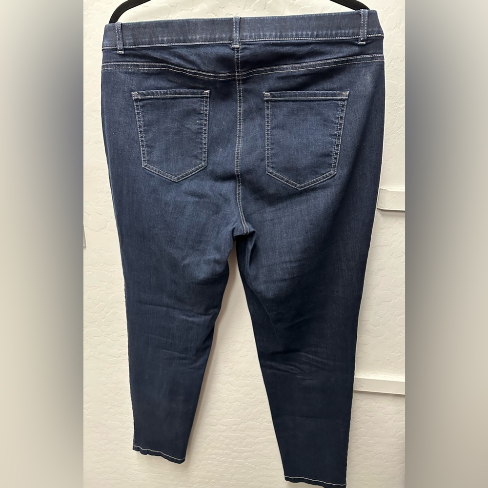 Women's IZOD Jeans size 14. EUC.